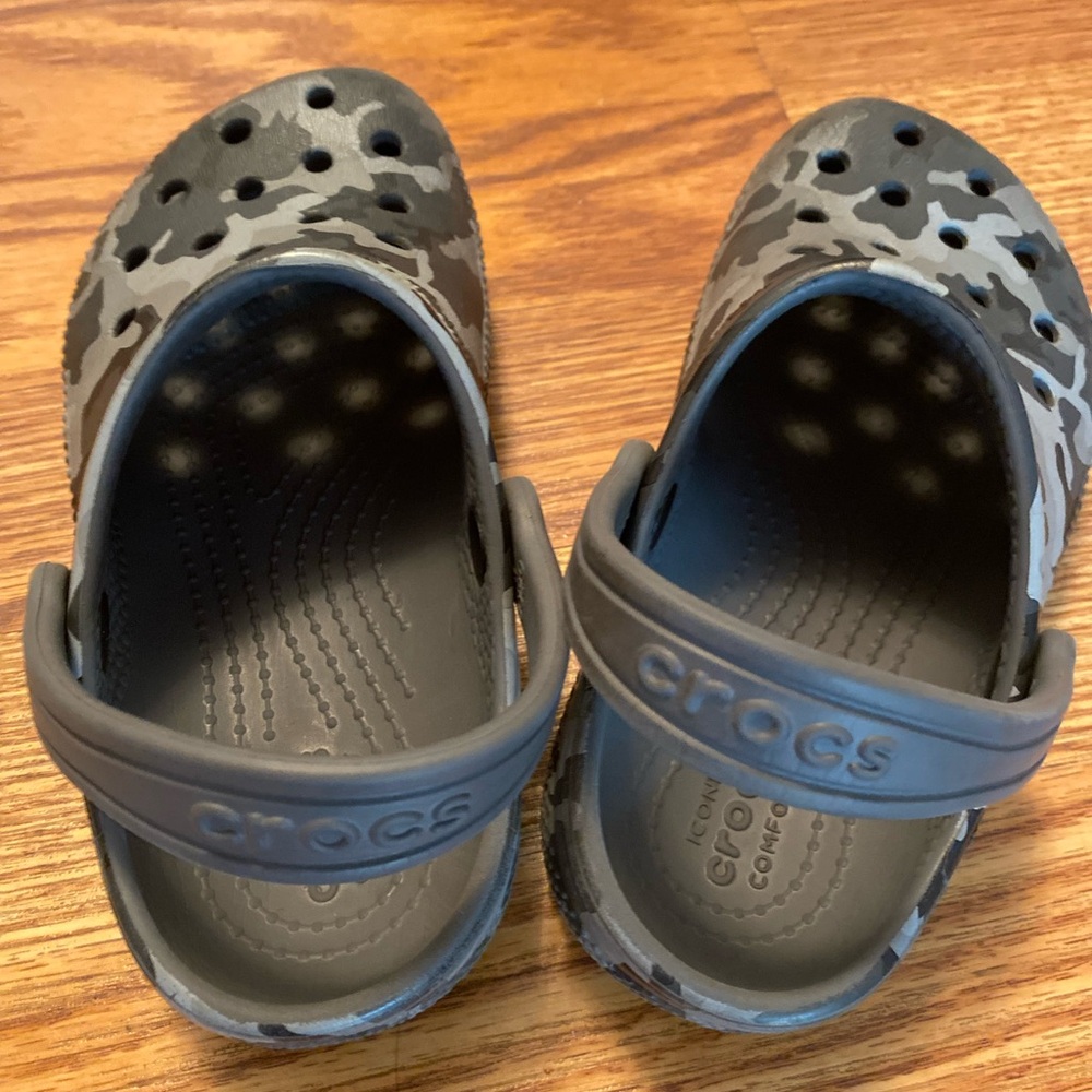 CROCS Kids Camouflage Clogs - Picture 2 of 5